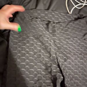 Cinched butt legging with detail